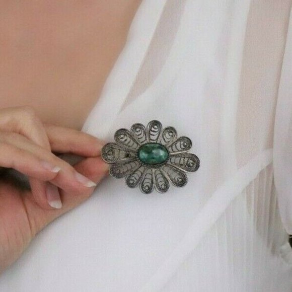 Sterling Silver Green Agate Flower Pin Brooch - Picture 2 of 7